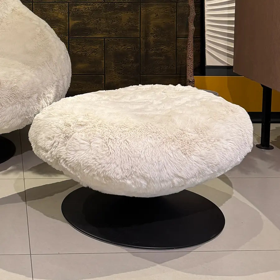 Hatch Chair With Foot Rest