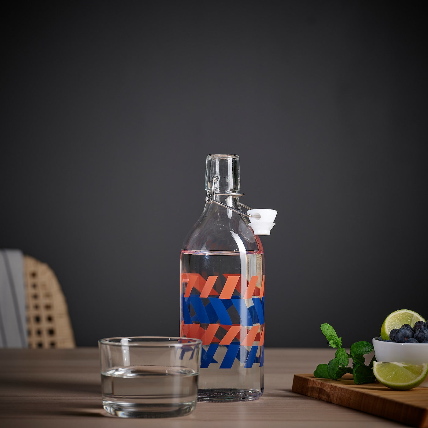 Vibrant 0.5L Patterned Glass Bottle with Stopper