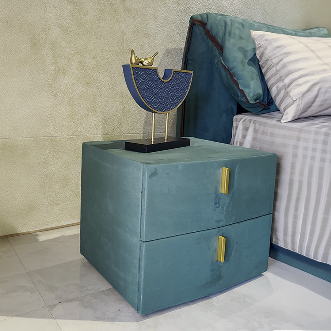 Casablanca Bed with Night Stands
