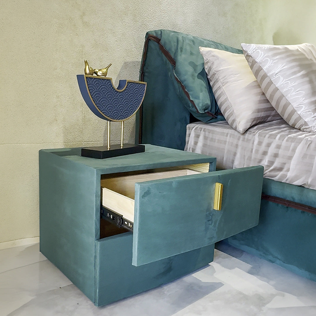 Casablanca Bed with Night Stands