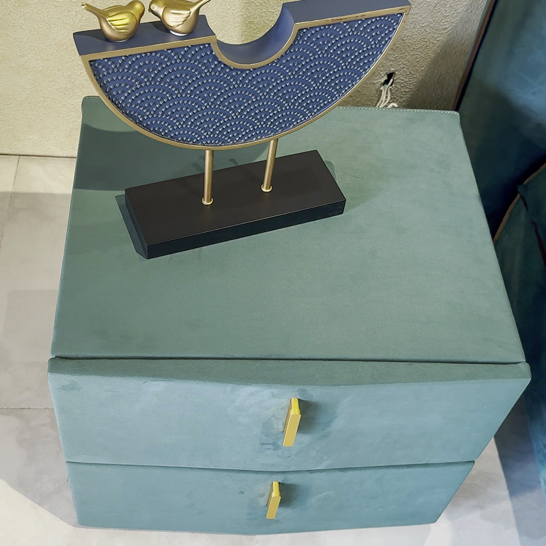 Casablanca Bed with Night Stands