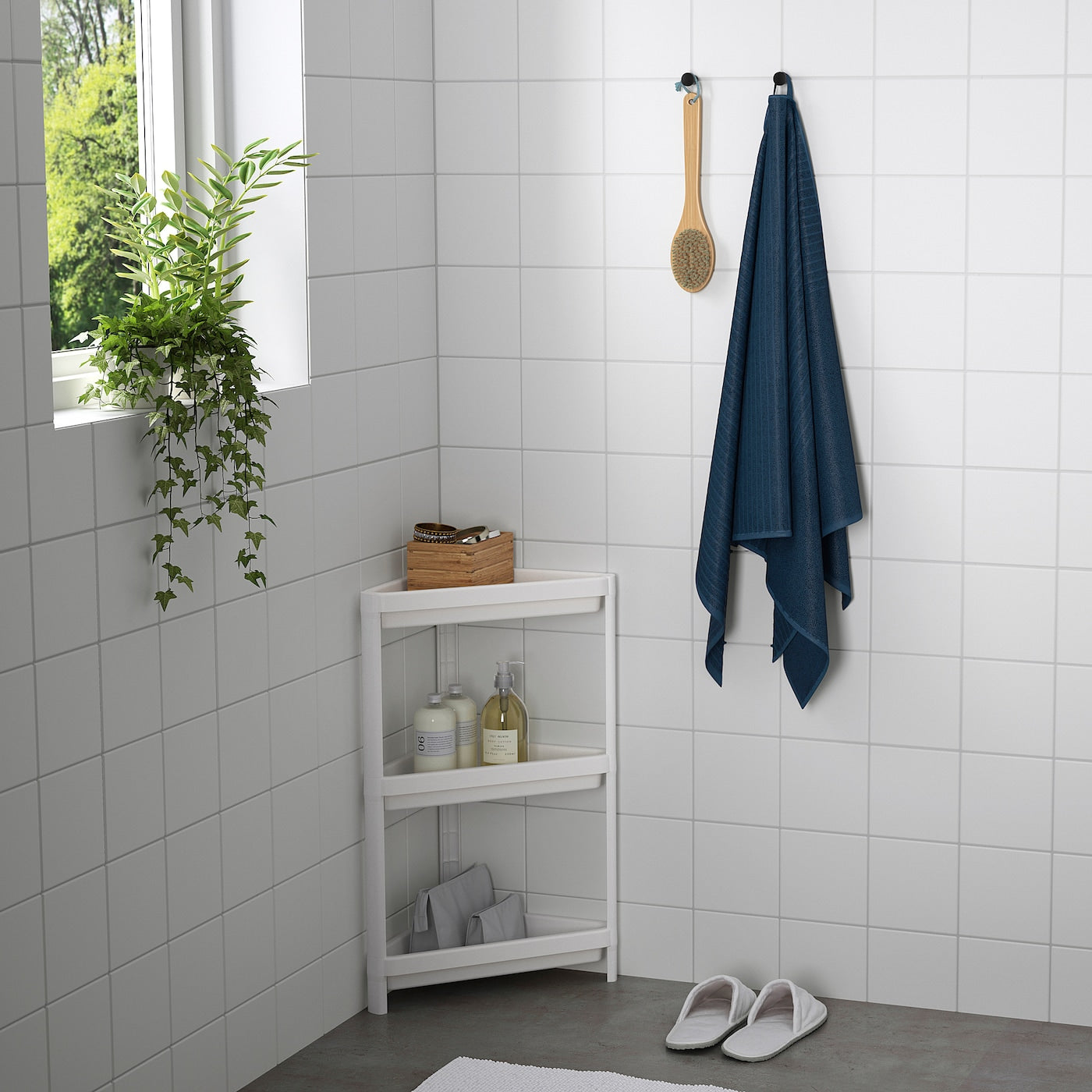 Vesken Corner Shelf